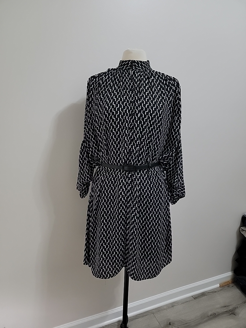 LASAGRADA Black/White Print Flutter Sleeve Belted Pleated Dress Size 2 Oversized